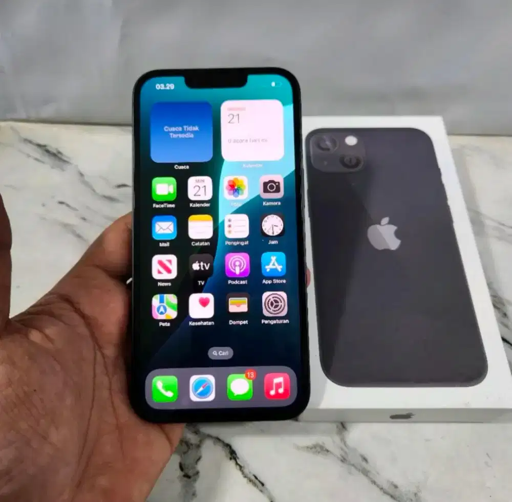iPhone 13 128GB Midnight Garansi Resmi IBOX (17 Agustus 2026)