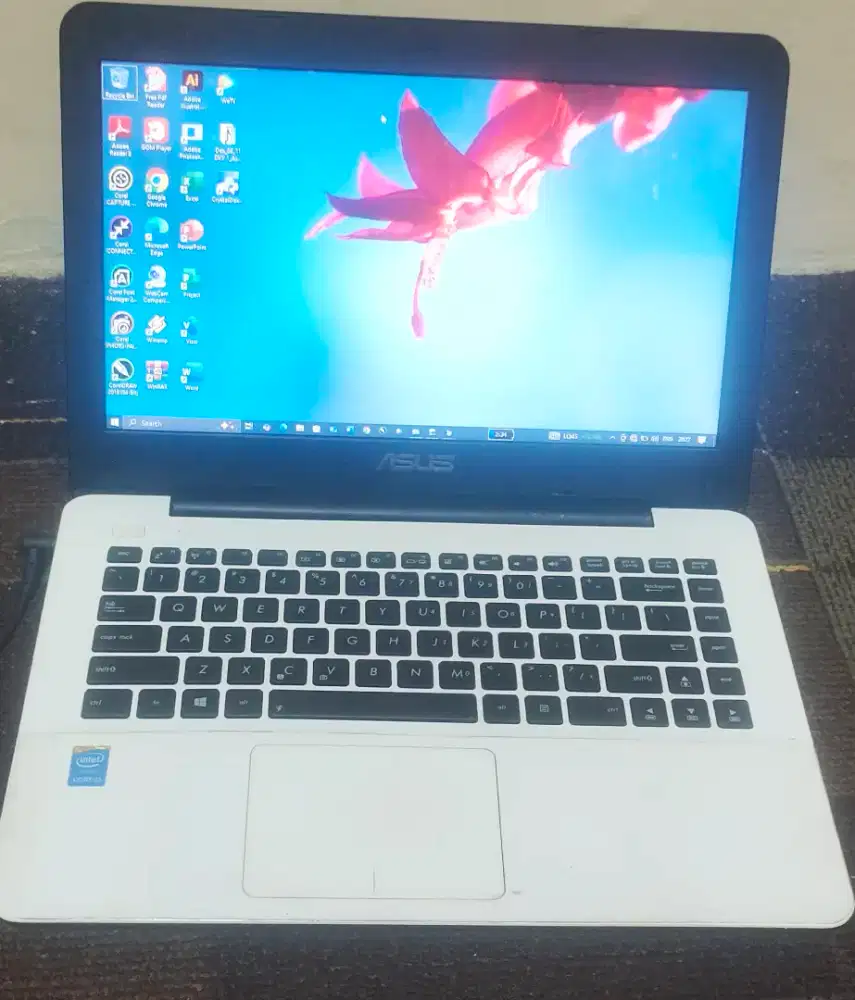 Asus Vivobook Intel Core I3-5005UU RAM 8GB DDR4 SSD 256GB LAYAR 14IN