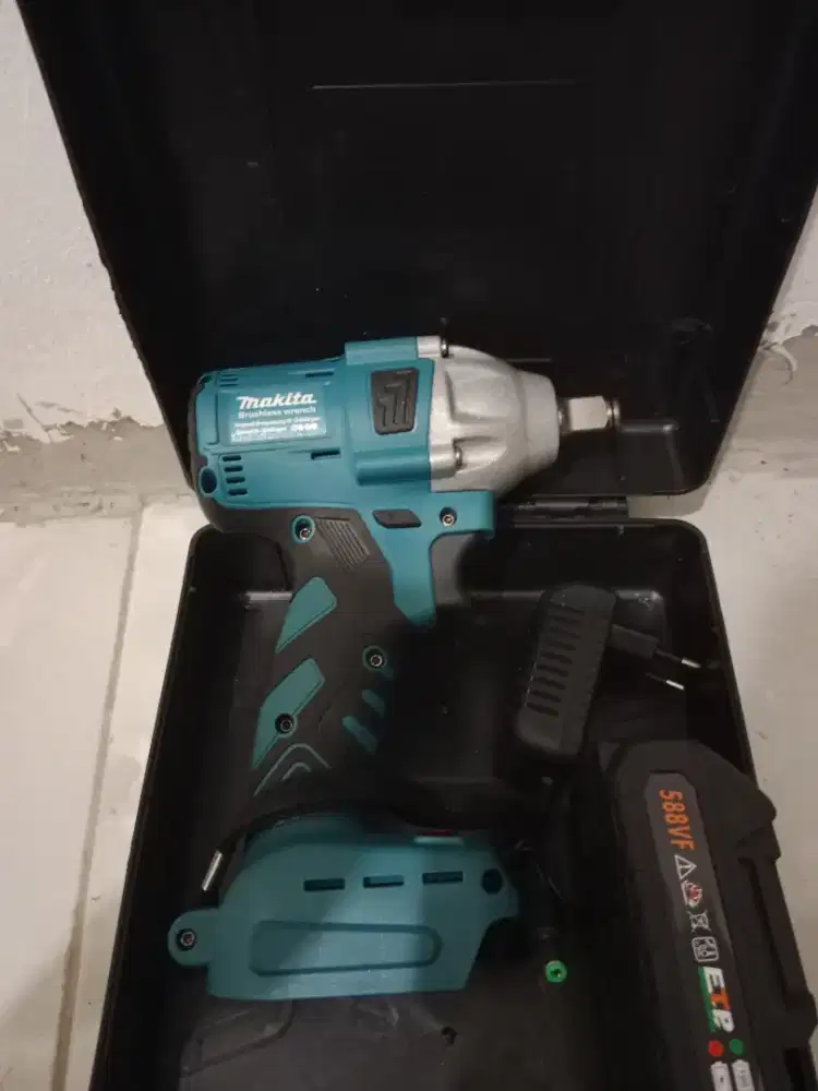 Kunci Impact Makita Brushless 588VF