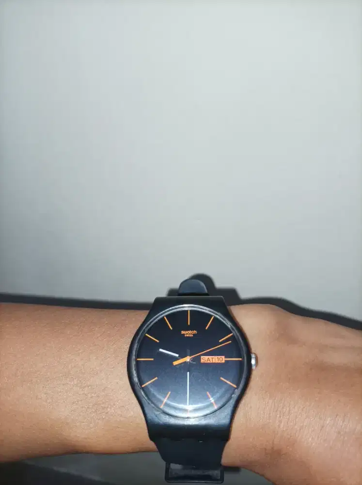 Jam tangan Swatch dark rebel