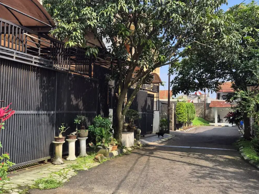 Dijual Rumah Cantik di Komplek Istana Regency 2 Cocok untuk Keluarga