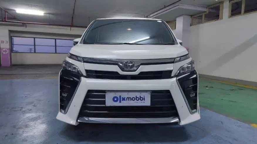 Nego Sampai Deal - DP 14JT - Toyota Voxy 2.0 Bensin-AT 2017 Putih
