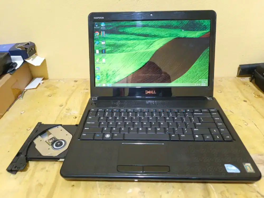 Laptop Dell ukuran 14inch Second