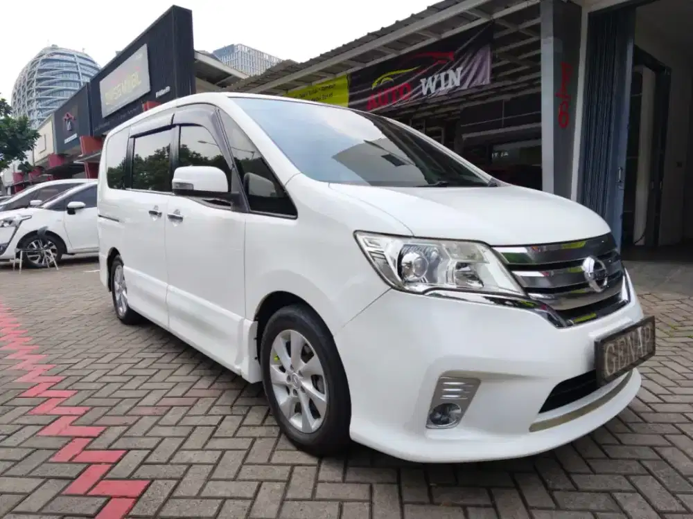 Nissan Serena 2.0 HWS AT 2013