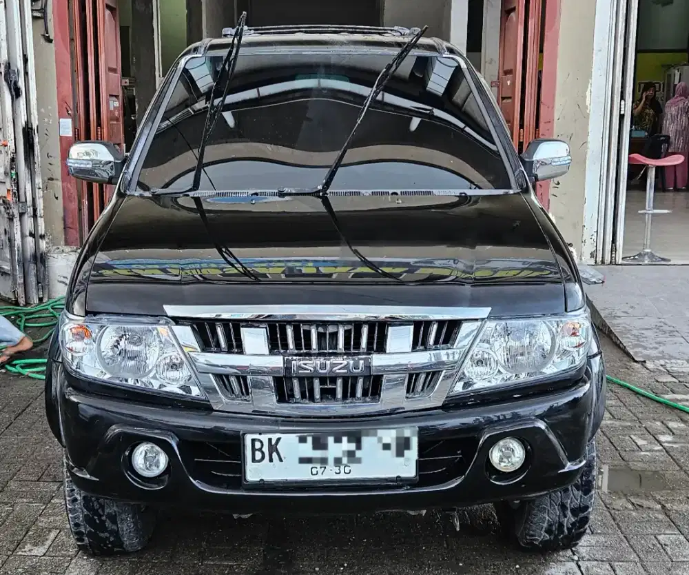 Panther Grand Touring manual 2011 Hitam