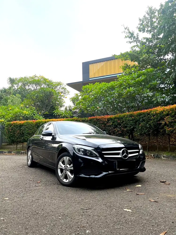 Mercedes-Benz C200 2017 Bensin