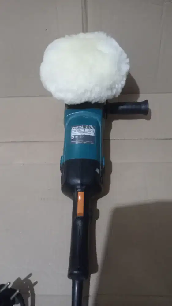 Mesin Poles Mobil MAKITA 9227 C 7 inch Ada Variable Speednya Second