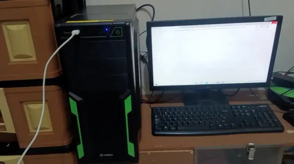 PC RAKITAN CORE I3 RAM 4 SSD 120