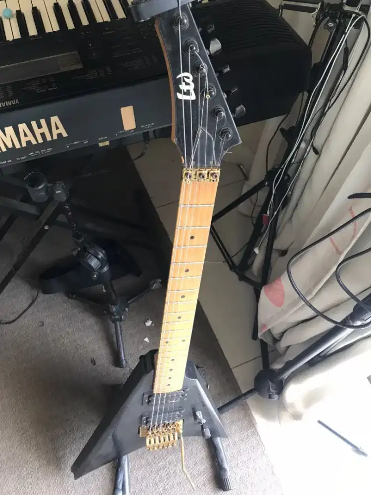 Gitar elektrik flying V Made in japan