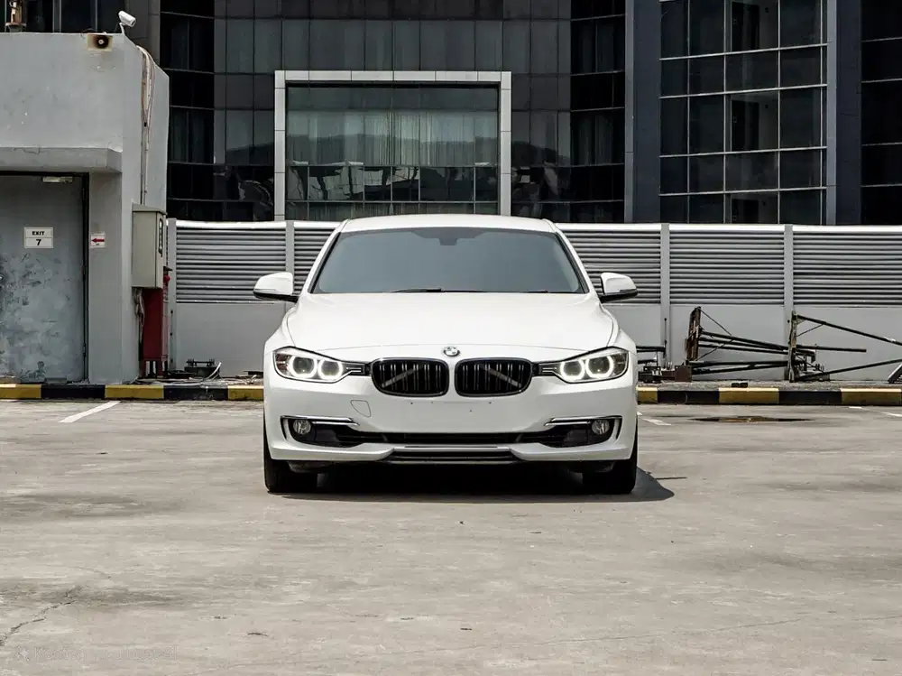 BMW 320i 2014 Bensin
