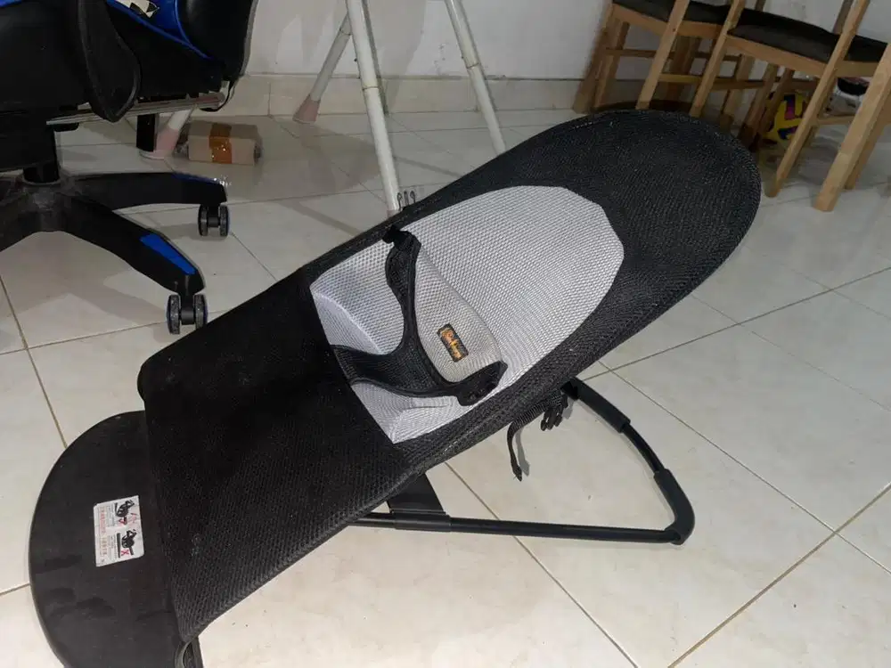 Kursi ayunan bayi
