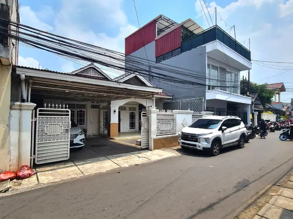 MURAH.SUPER NEGO! Rumah Pejaten Timur Dijual. Tanah besar, Jalan Utama