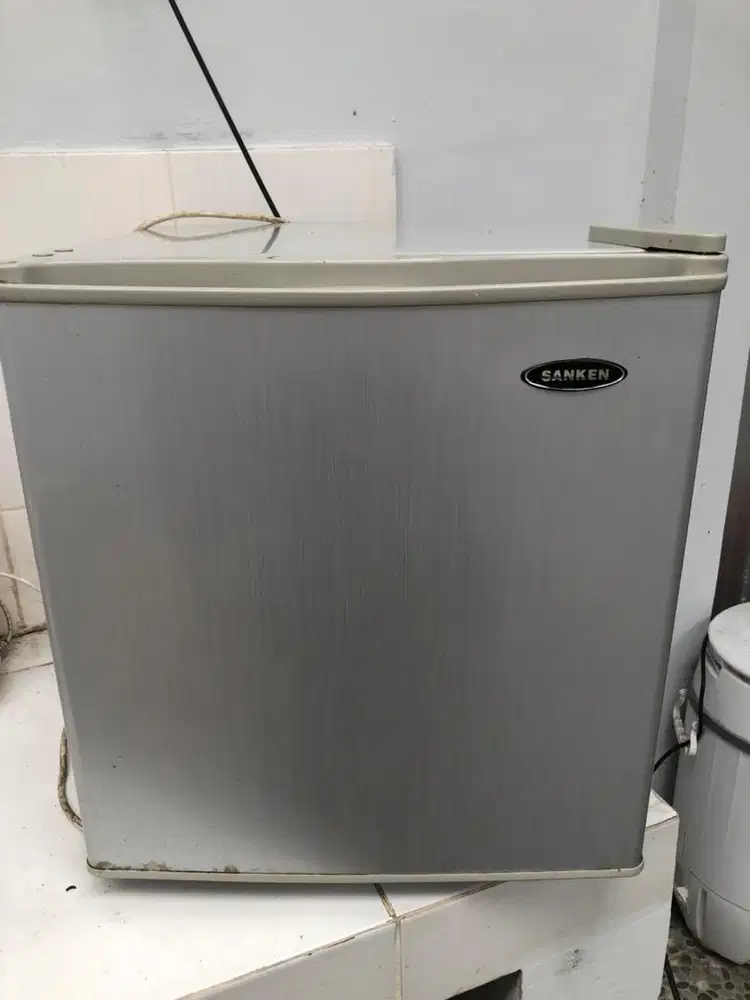 Kulkas mini sanken