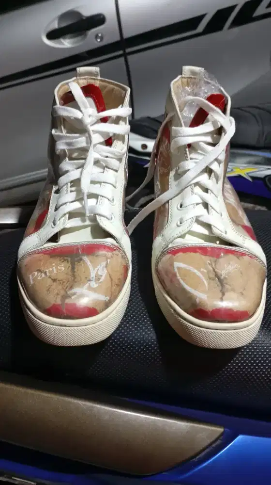 Sepatu Cristian Louboutin