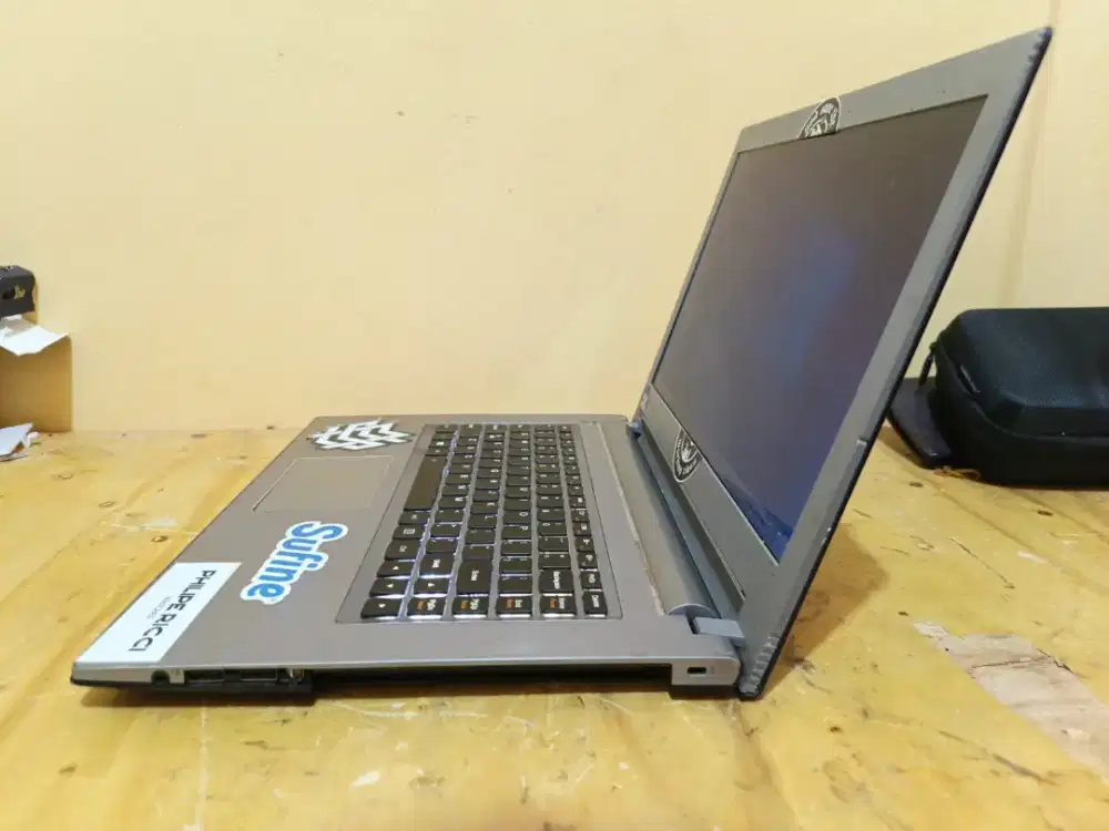 Lenovo z400 keyboard backlight Ram 8gb Ssd Second