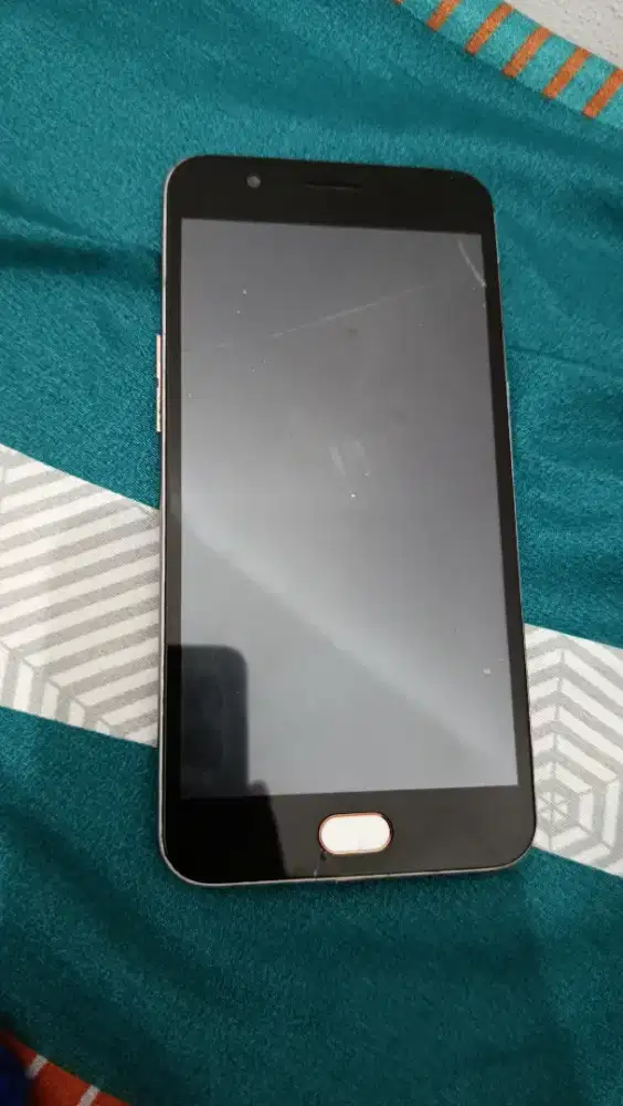 OPPO f1s Bekas retak Di ujung