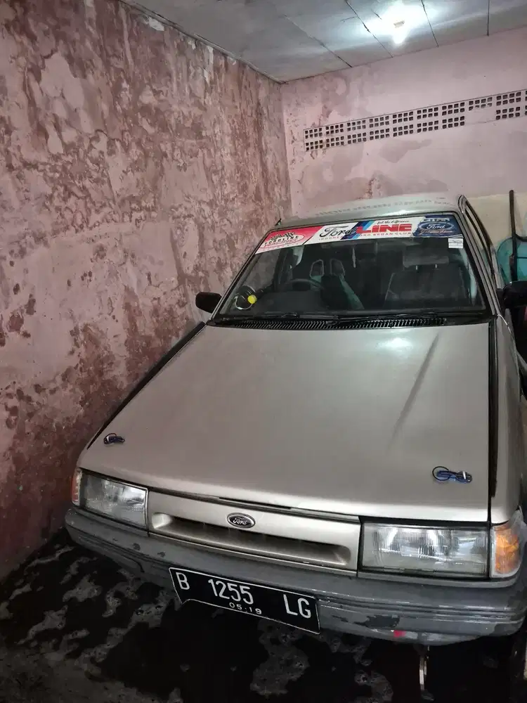 Ford laser 1990 Bensin