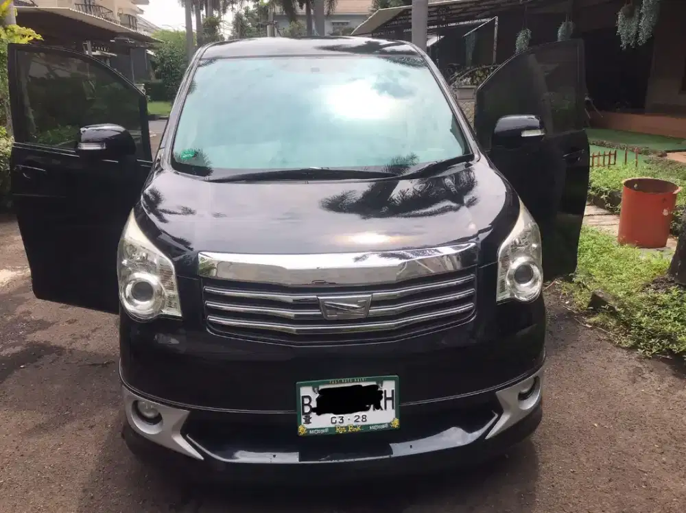 Toyota Nav1 V AT 2013