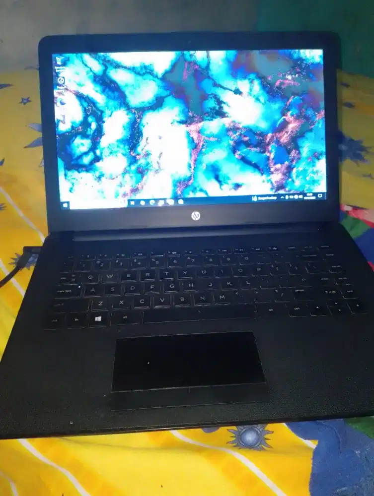 Laptop Hp 14-bw0xx ram 4gb murah minus batre drop