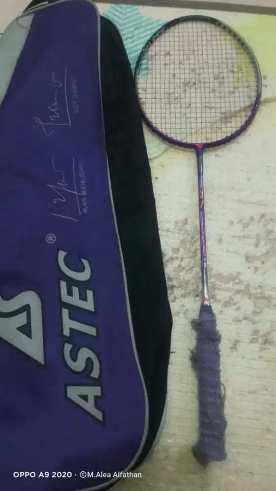 RAKET BADMINTON