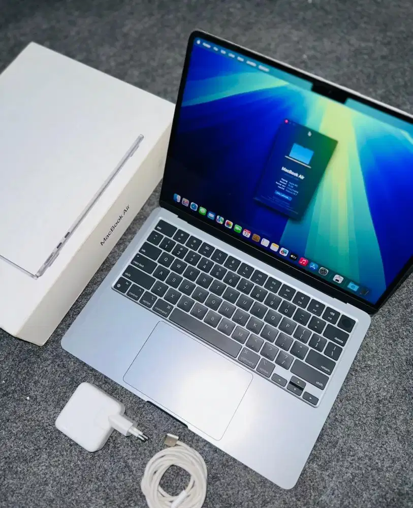 Macbook Air M3 13” 12/256 iBox BH100 CC2