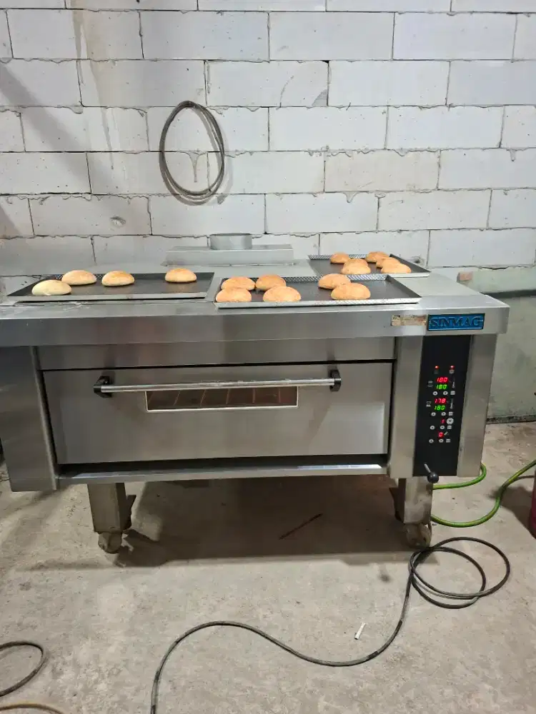 Oven deck gas isi 3 loyang SM-801S merk Sinmag Taiwan plus kaki roda
