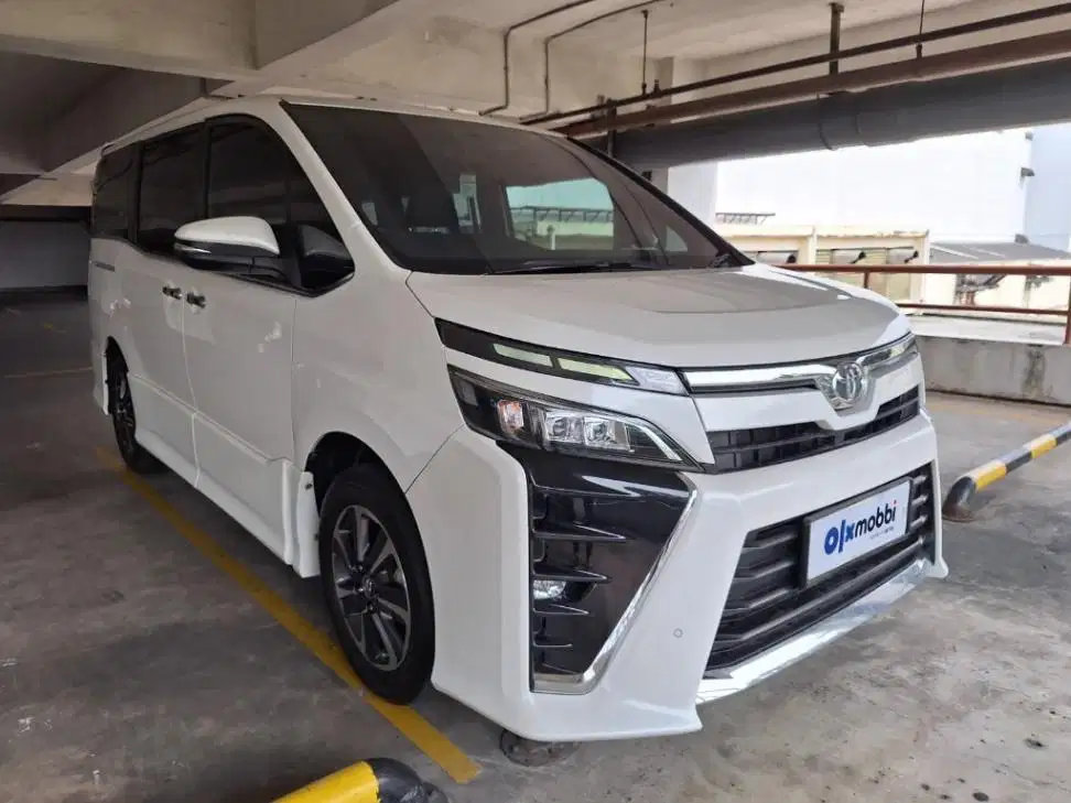 DP RENDAH Toyota Voxy 2.0 Bensin-AT 2018 SYW B