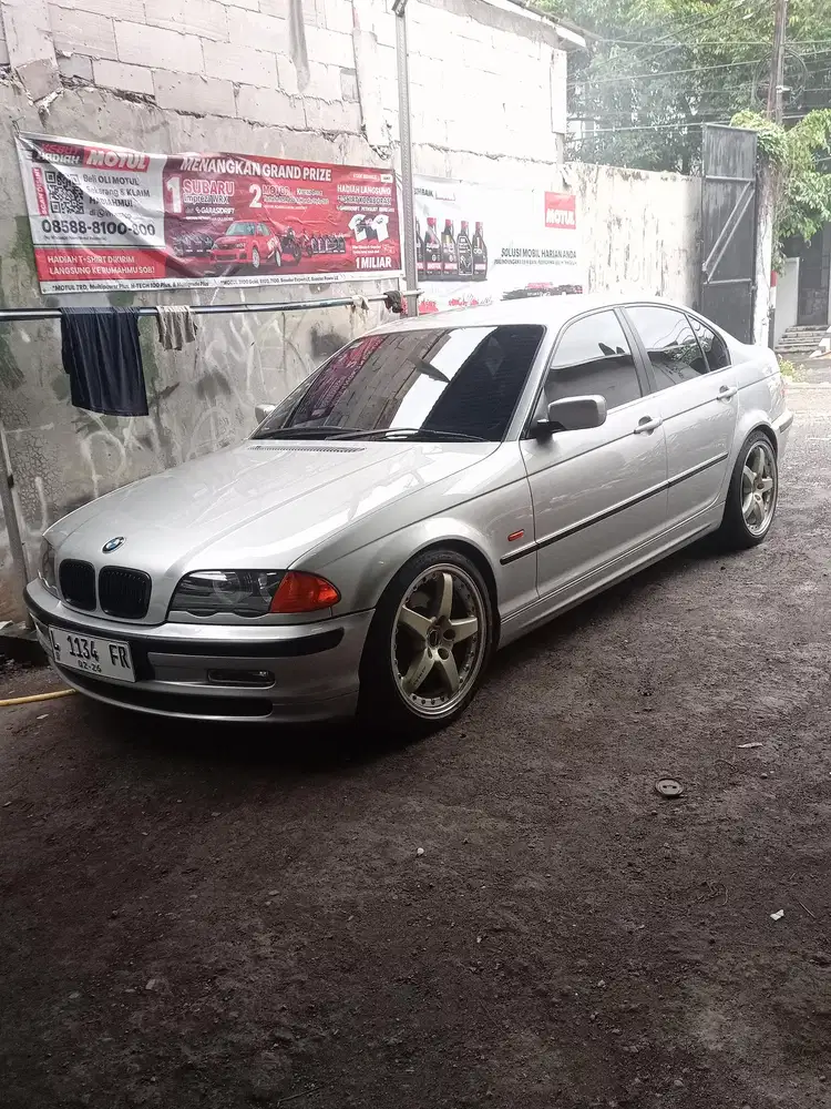 BMW 325i 2001 Bensin