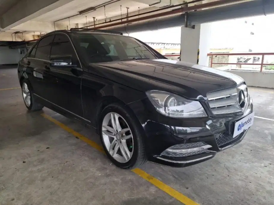 DP RENDAH Mercedes-Benz C300 3.0 Bensin-AT 2011 3ST B
