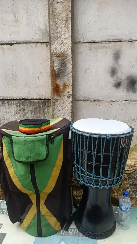 Alat musik reagge jimbe atau jembe