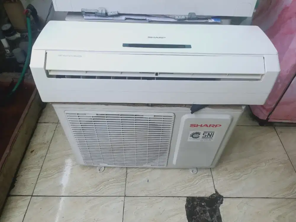Jual ac sharp 1/2 pk  lowwat 320watt kondisi 95% ori semua