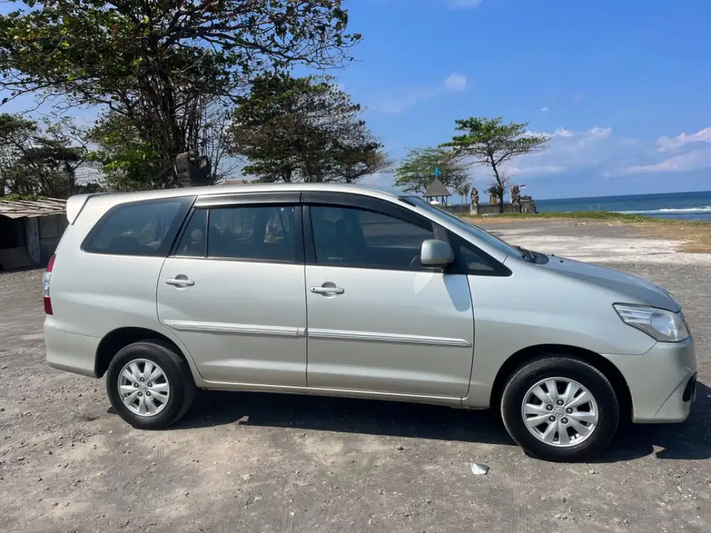 Toyota Kijang Innova (2013)