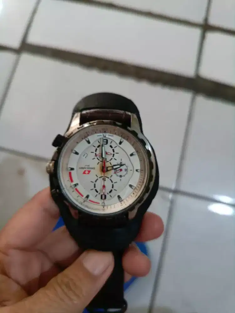 Jam tangan Swiss army