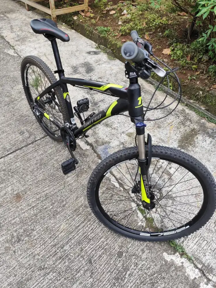 Sepeda gunung united detroit 27.5