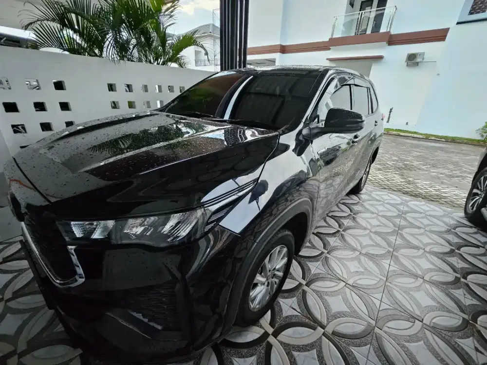 Innova Zenix Hybrid Type G warna Hitam Plat Medan kota Tahun 2024