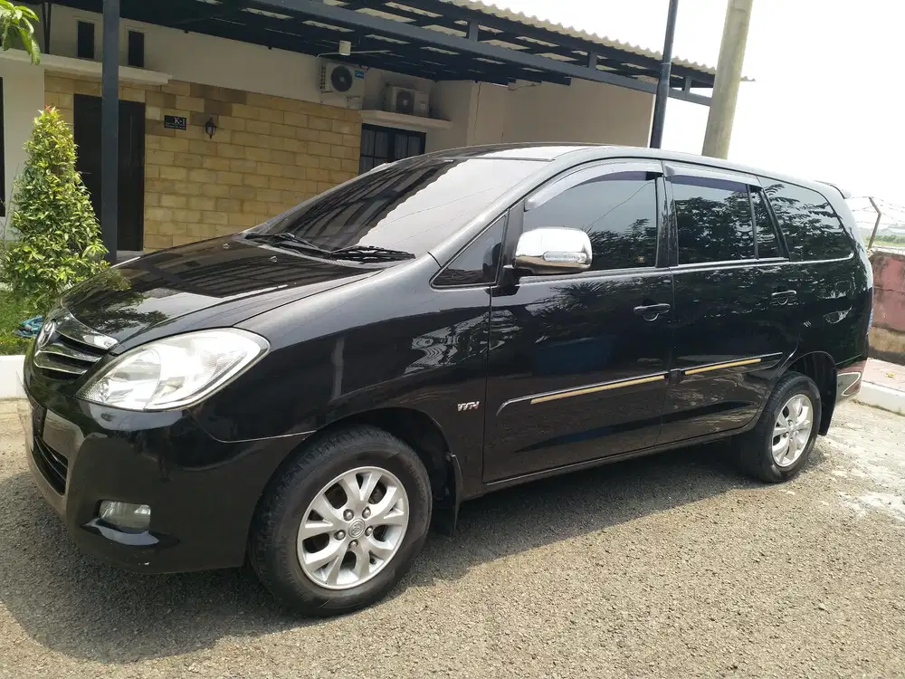 Toyota Kijang Innova 2010 Bensin