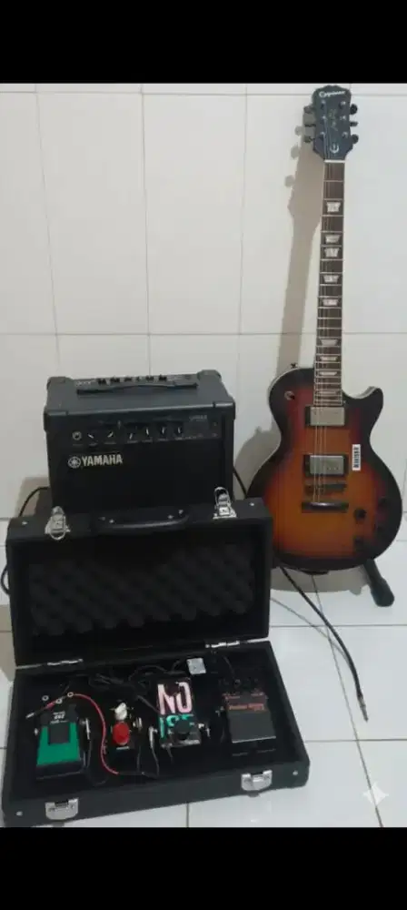 Gitar eletrik (satu set dengan efex dan sound)
