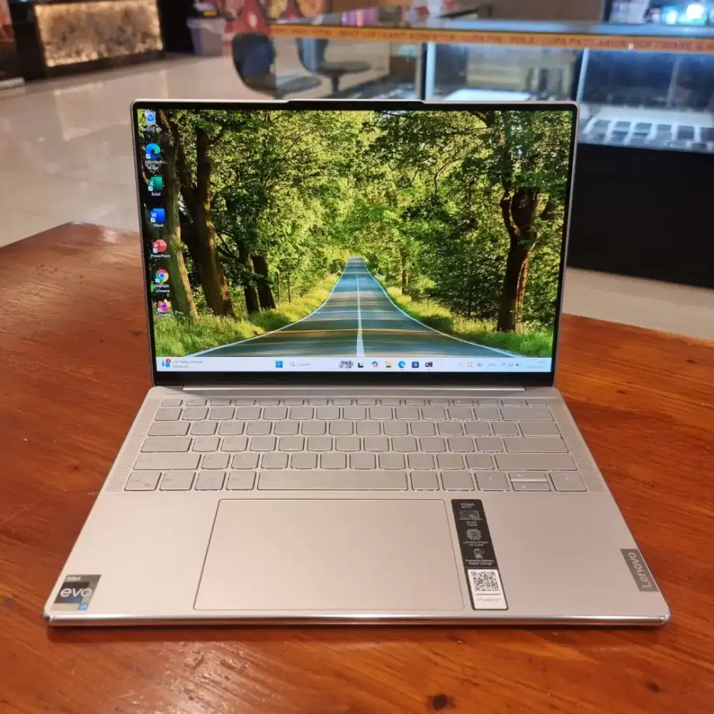 Lenovo yoga Slim 9 141 AP7 ( 82T0)