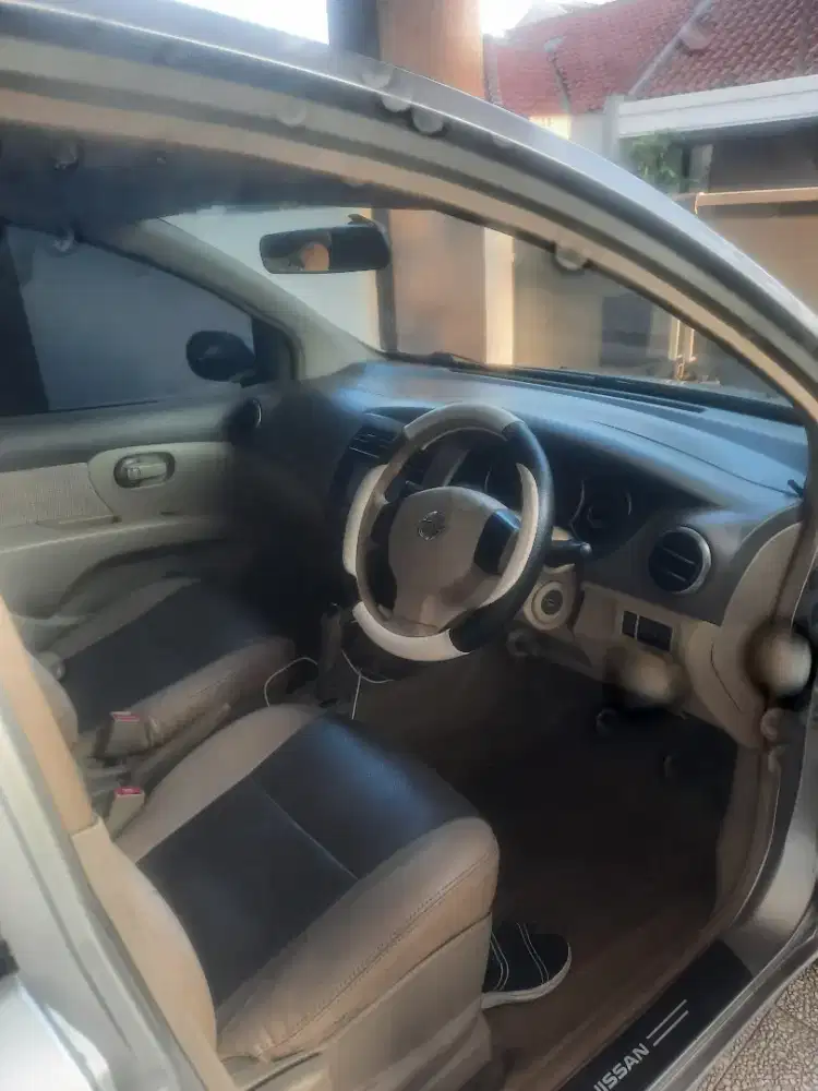 Dijual Mobil GrandLivina