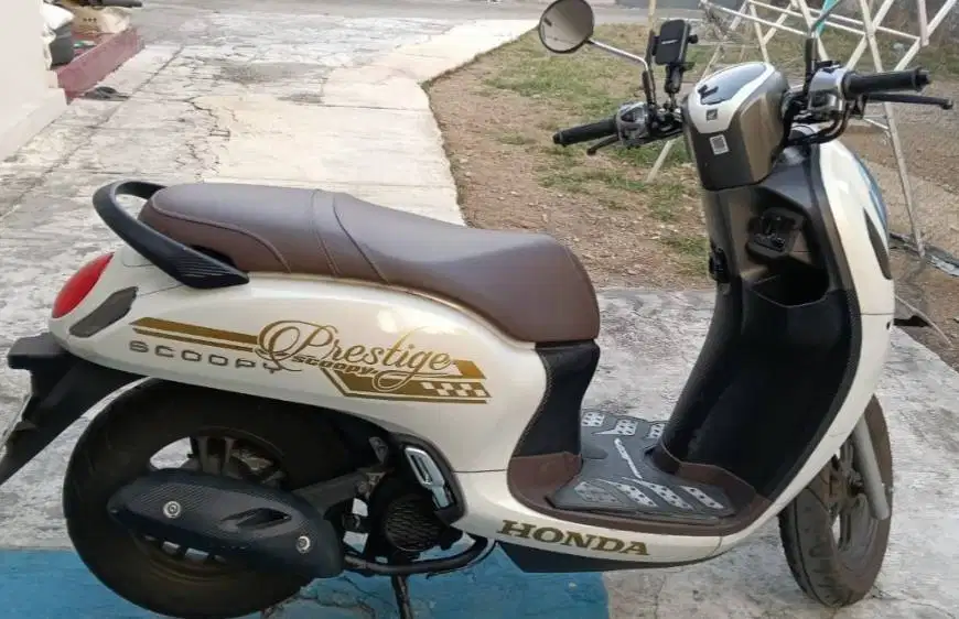 Di jual motor pribadi honda scoopy esp prestige keyless