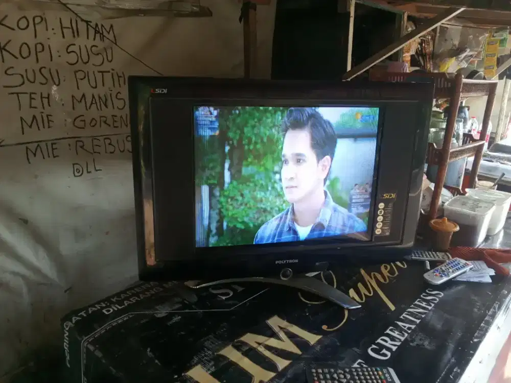 Jual tv 21in slim polytron layar dtar plat harga 350 nego siap antar