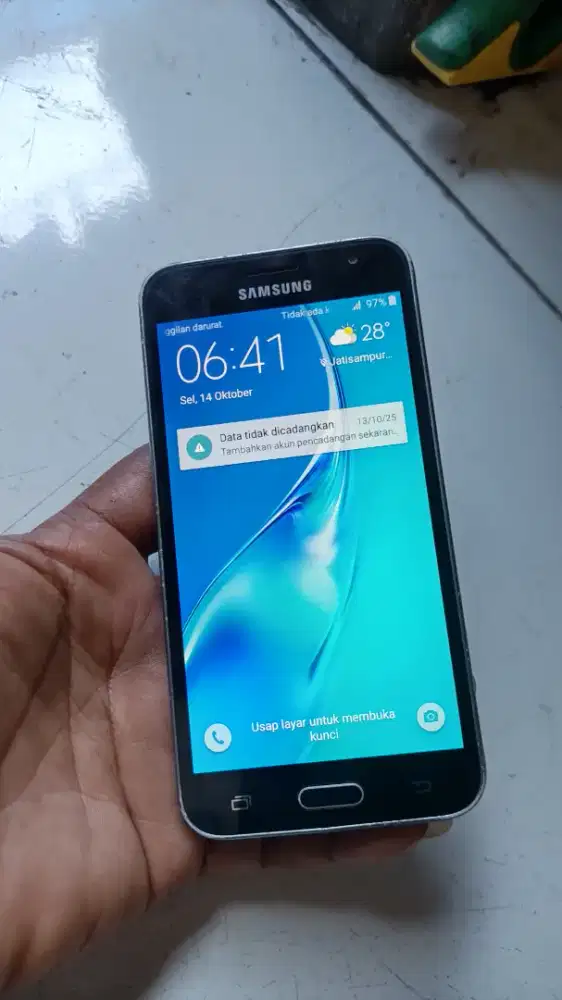 Samsung galaxy j3  amoled