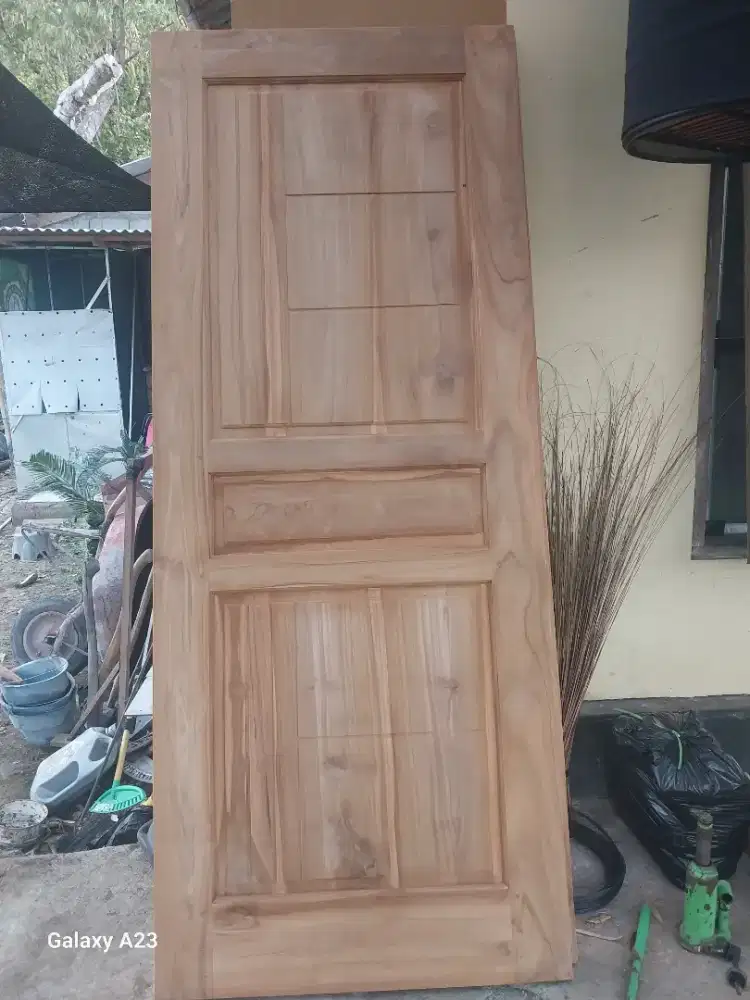 Pintu kupu tarung jati