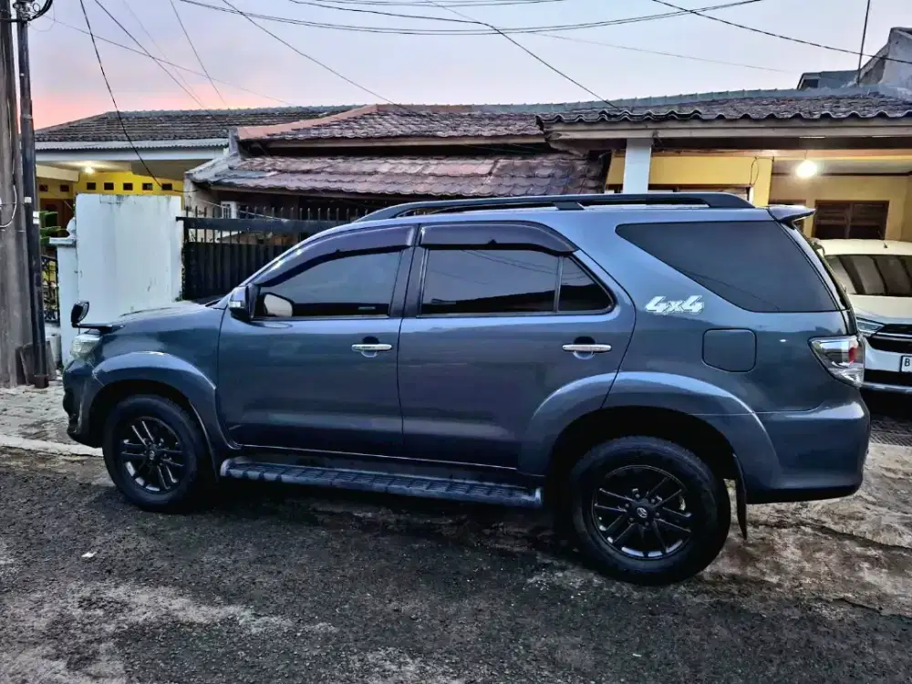Toyota Fortuner  2013 V 2.7 AT Matic 4x4 Bensin Abu abu