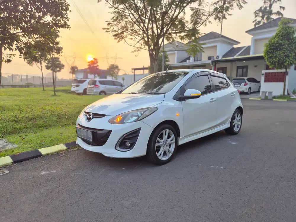 Mazda 2 R AT 2011 Mazda2 pajak panjang