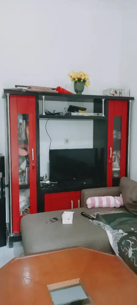 Lemari pajangan, bufet tv