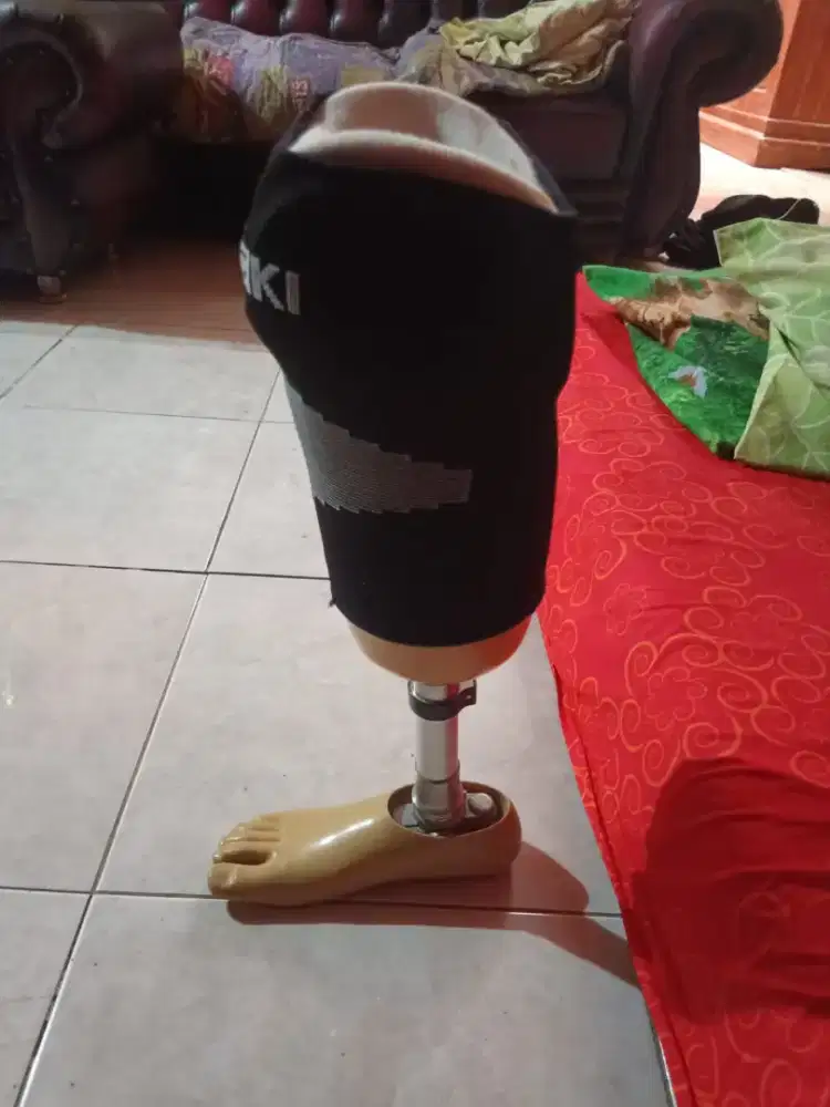 kaki palsu Sebelah kanan