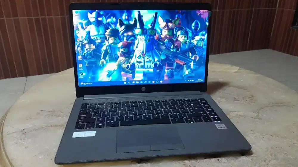 Laptop Hp240 G8 core i5 Ram 8GB ssd 256GBHDD1TB Radeon Backlight GEN10