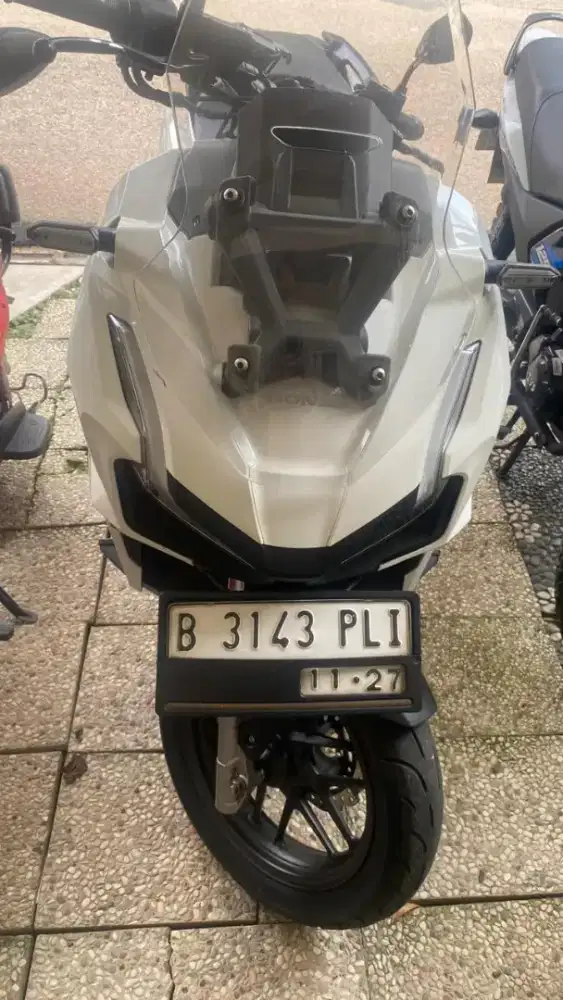Adv 160 white cbs