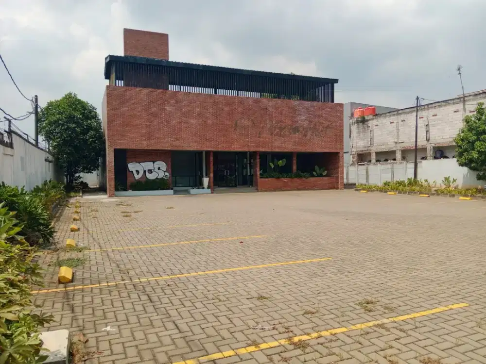 Ruko besar dan luas siap pakai di Jalan Raya Pantura, Tambun Selatan